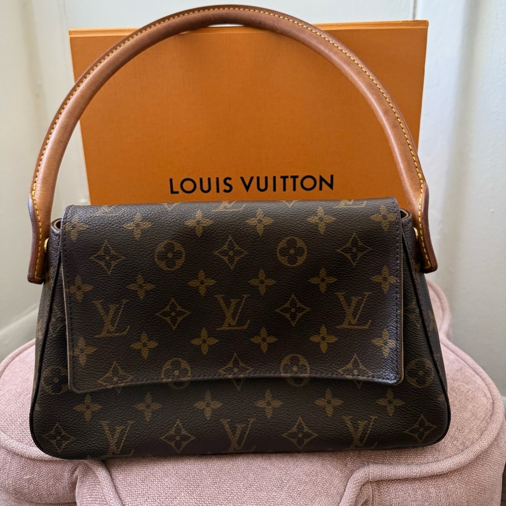 Louis Vuitton Mini Looping Shoulder
Bag (with Box) - Picture 2 of 16